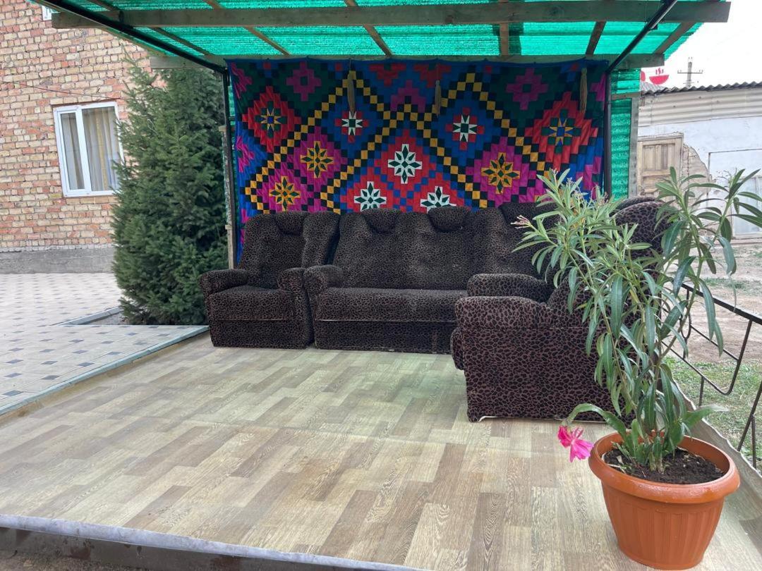 Center Guesthouse Kochkor Екстериор снимка